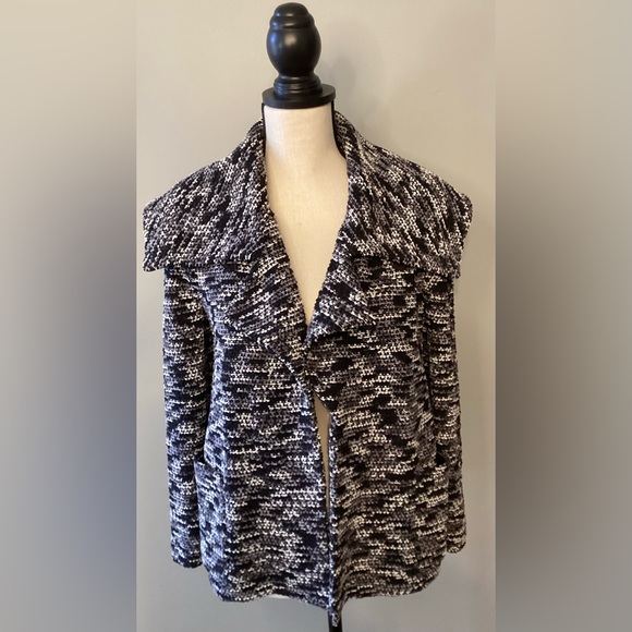 EUC St. John Boucle Knit Jacket Size 2 - Picture 2 of 4